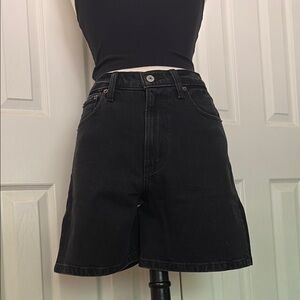On hold- Abercrombie & Fitch high rise dad short